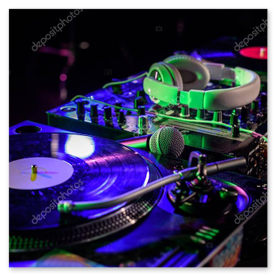 Stand sponsor con ascoltatori coinvolti